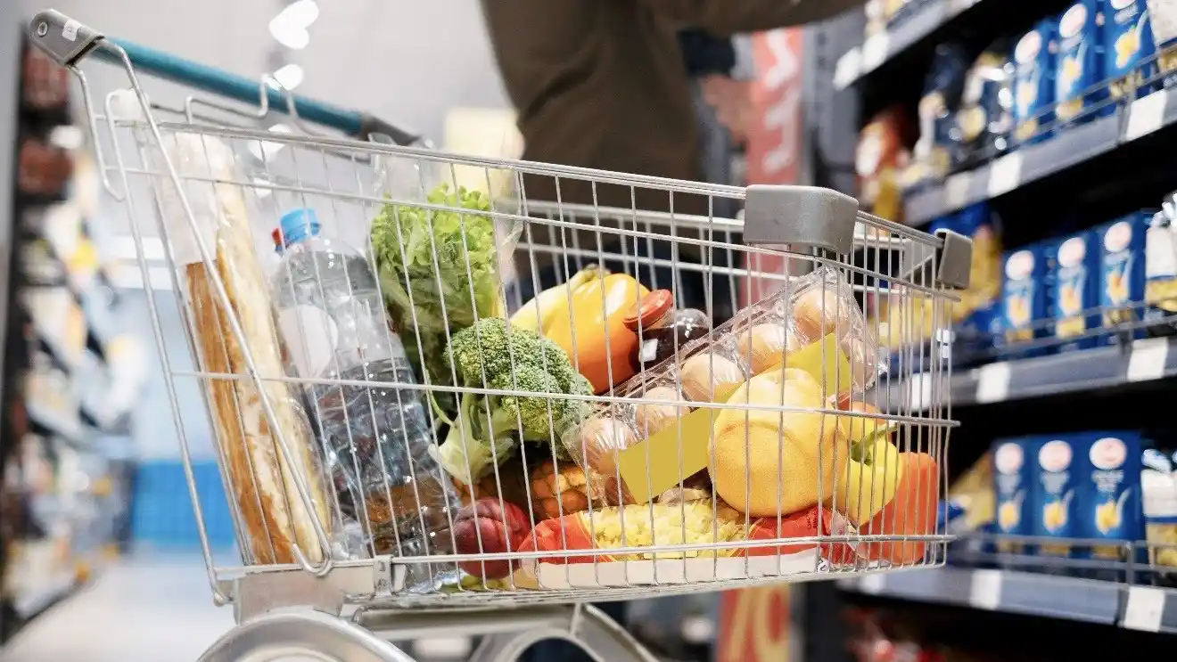 Cambian los hábitos de consumo: más control del gasto y prioridad en lo esencial