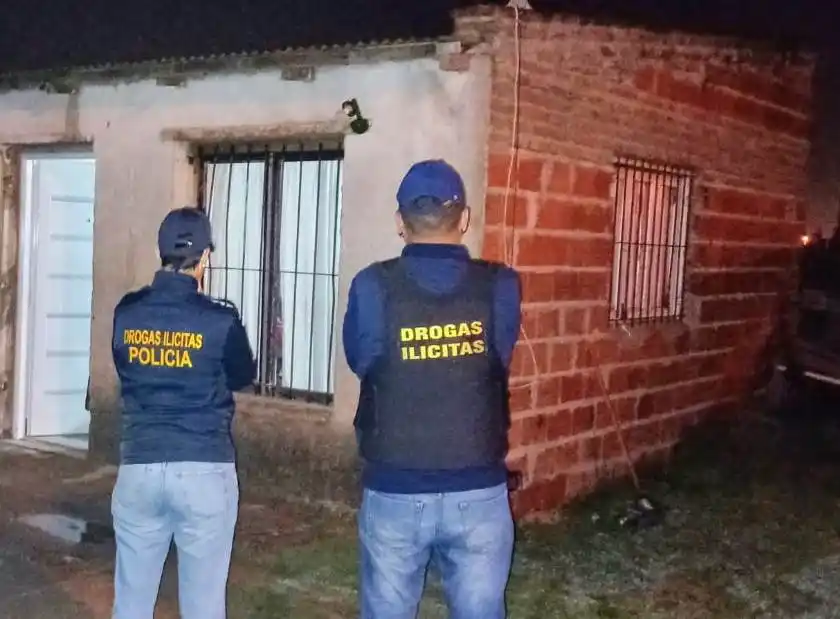 Dos detenidos por drogas: incautan cocaína, dinero, motos y un automóvil