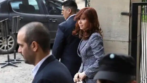 ¡Con inhabilitación perpetua! Condenan a Cristina Kirchner a 6 años de prisión por corrupción