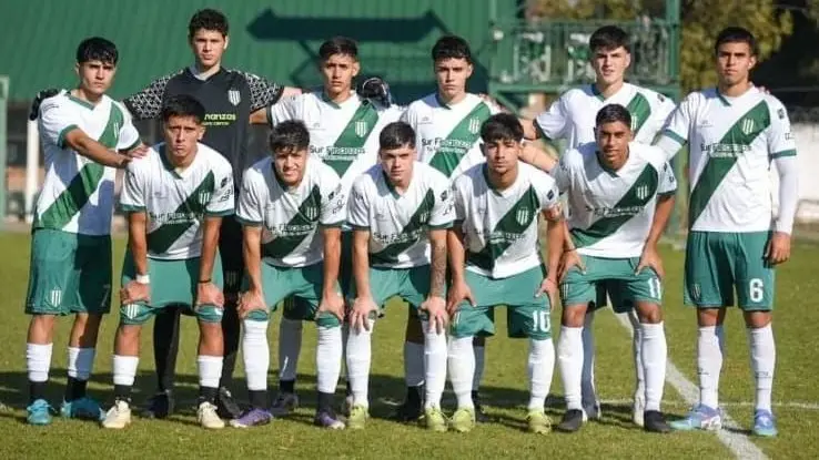 Equipo. De Banfield con Santana Sena (11) como titular