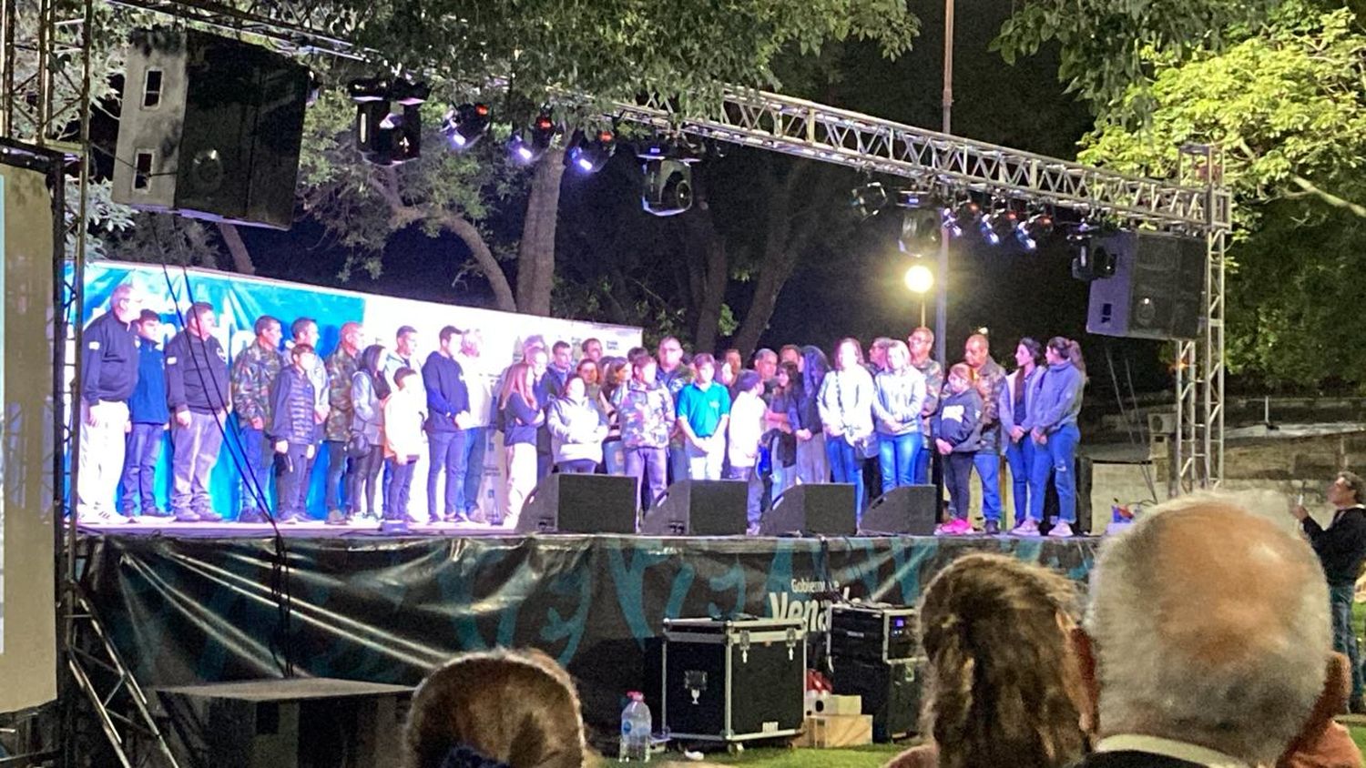 Emotivo cierre de la tradicional Vigilia en la plaza Rosario Vera Peñaloza.