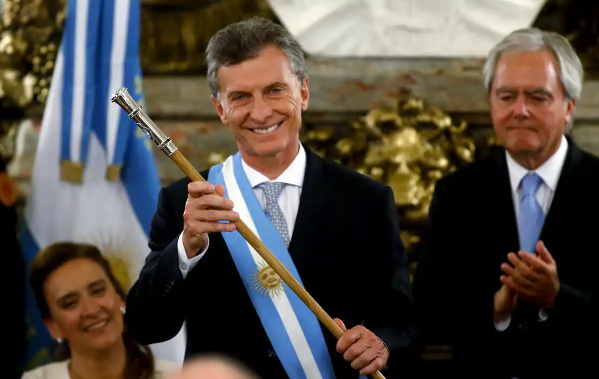 Vivir el 25 de Mayo con un Presidente que no juró Patriotismo