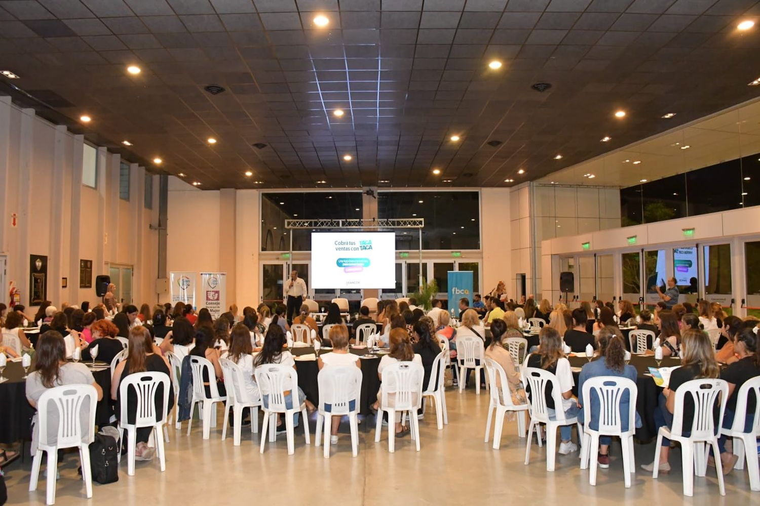 Con importante convocatoria se llevó a cabo el Encuentro de Mujeres Emprendedoras