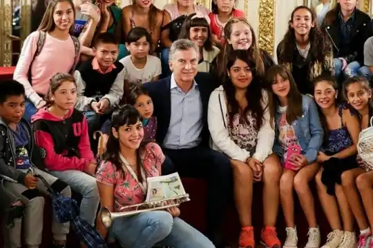 Macri recibió en la Casa Rosada a niños que asisten a un merendero en Varela