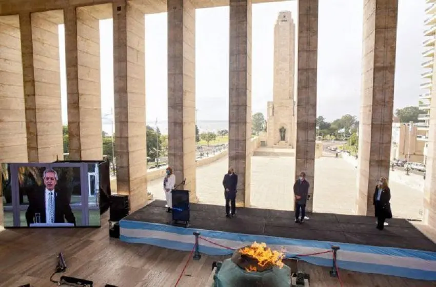 Día de la Bandera: Perotti encabezará el acto en el Monumento con Fernández presente de forma virtual