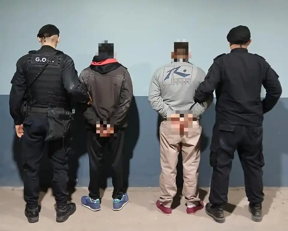 APREHENDIERON A CINCO PERSONAS, RECUPERARON ELEMENTOS ROBADOS Y SECUESTRARON DOS VEHÍCULOS TRAS OPERATIVO CERROJO - 7