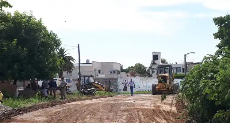 Avenida Melgar: Demolieron construcciones, limpiaron la zona y trazaron el lugar por donde pasará la calle