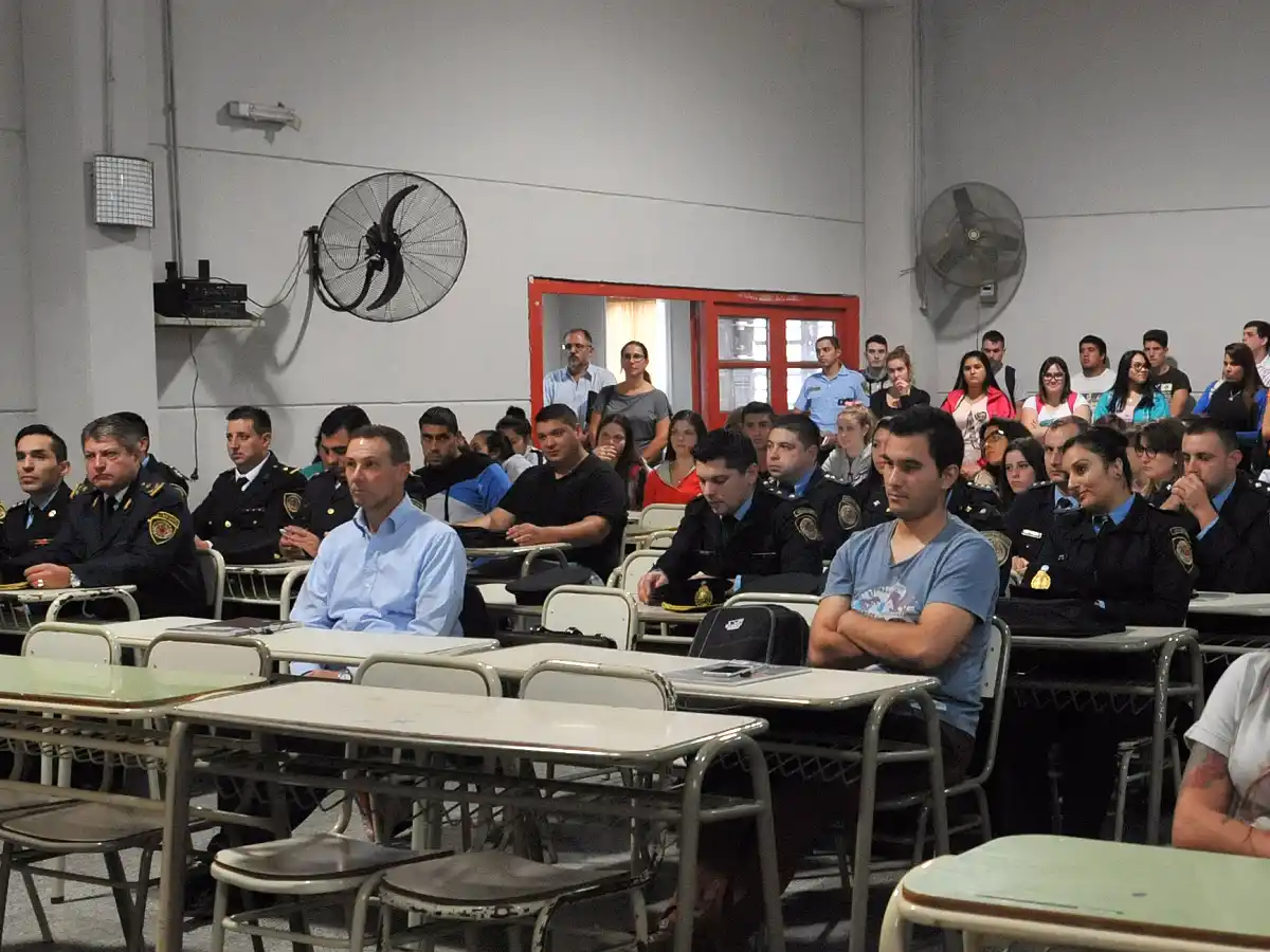 Policías a clase: arrancó la  Licenciatura en Seguridad 