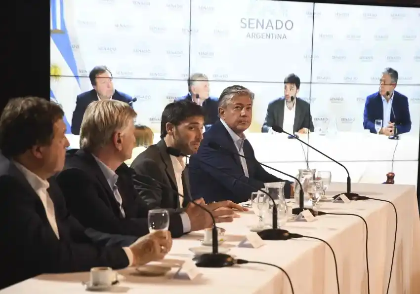 Gobernadores dejaron sin efecto amenaza de cortar gas y petróleo y pidieron diálogo a Milei