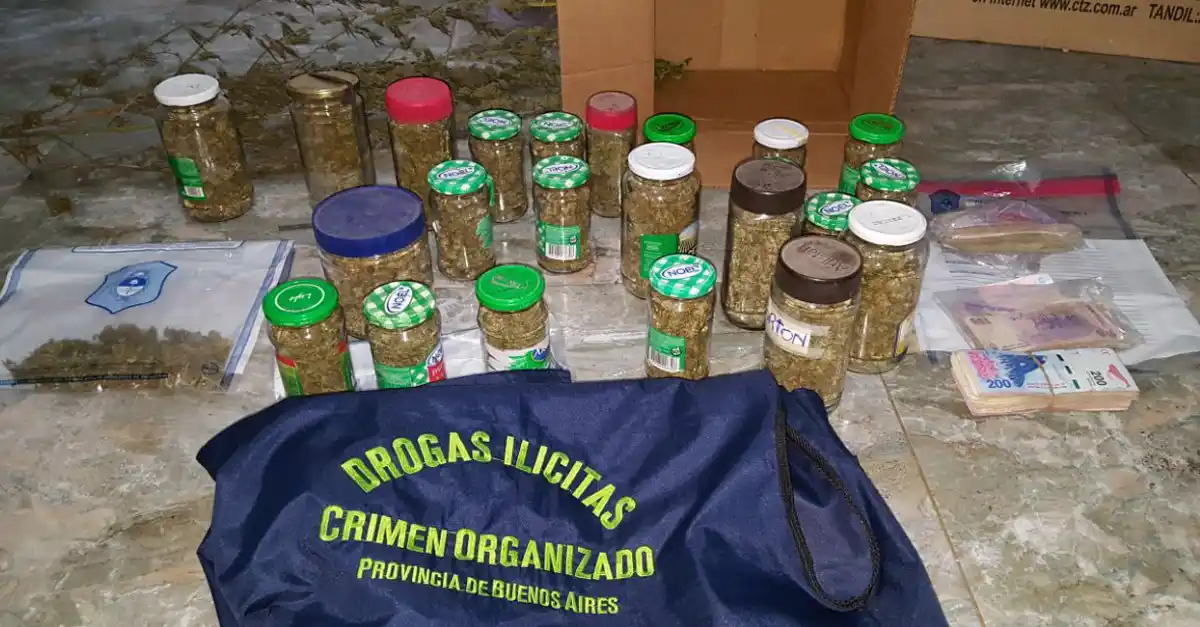 Operativo "Moño Blanco": secuestran 500 dosis de cocaína y hay 5 detenidos