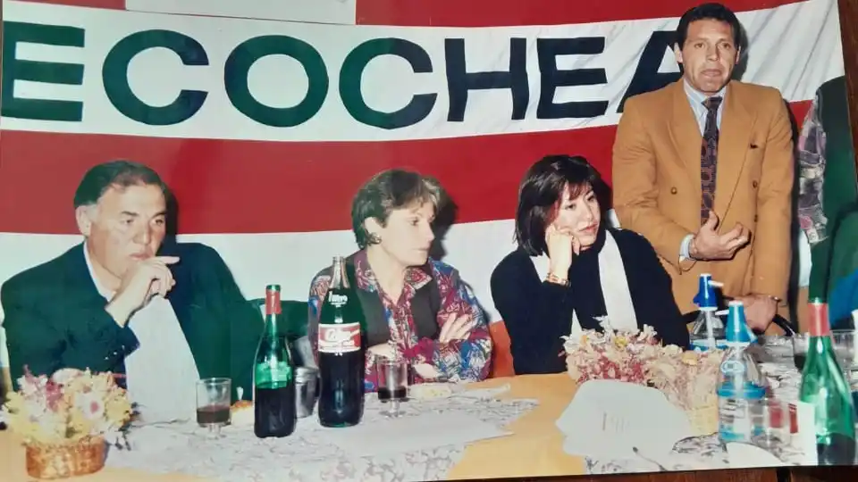 Abel Aníbal Coria y Miguel Ángel Russo, con sus esposas en Necochea