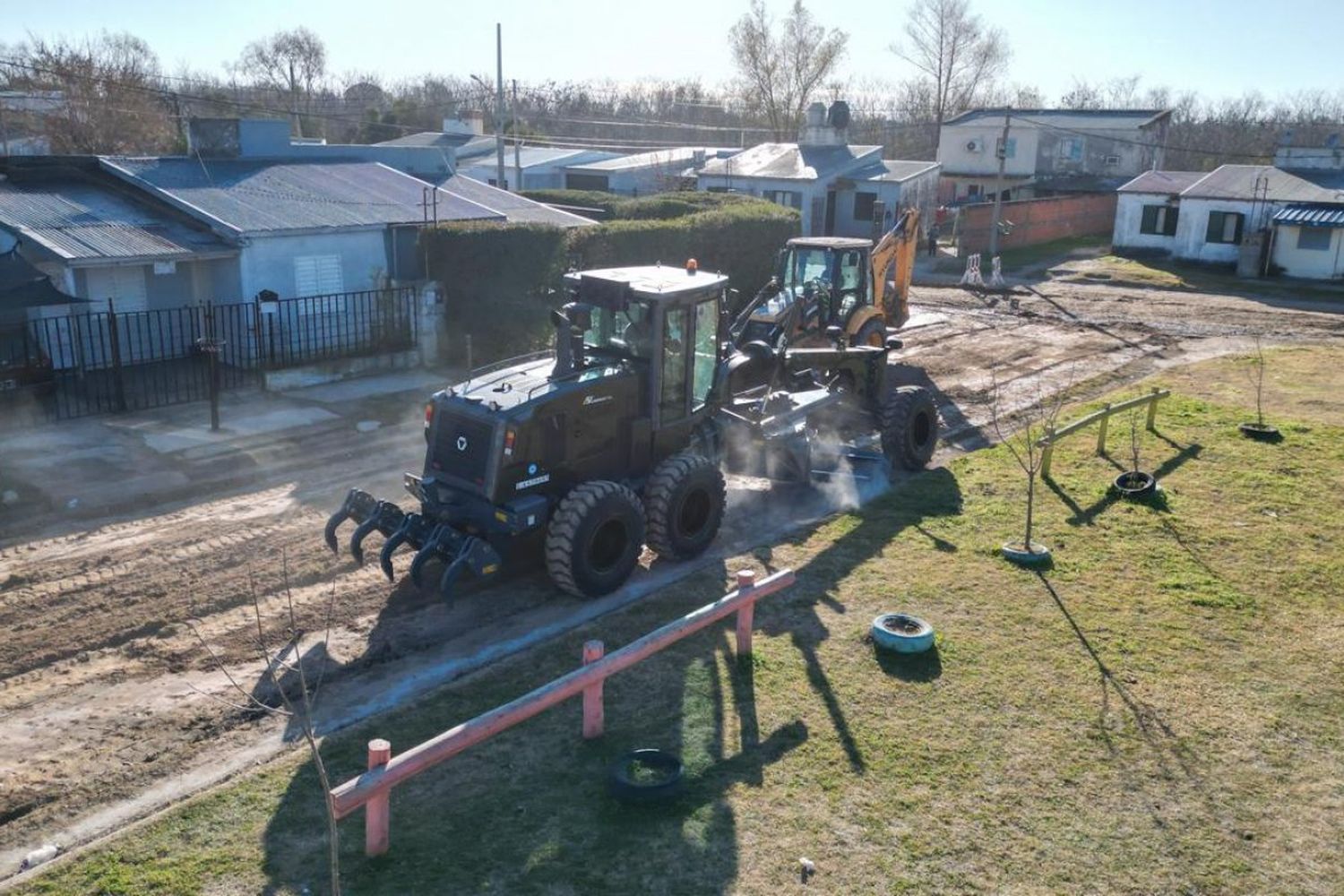 El municipio comenzó a hacer obras con máquinas del ejército