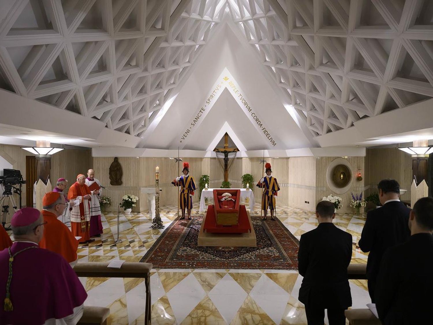 Despedida. Empieza la ceremonia por la muerte de Jorge Bergoglio.