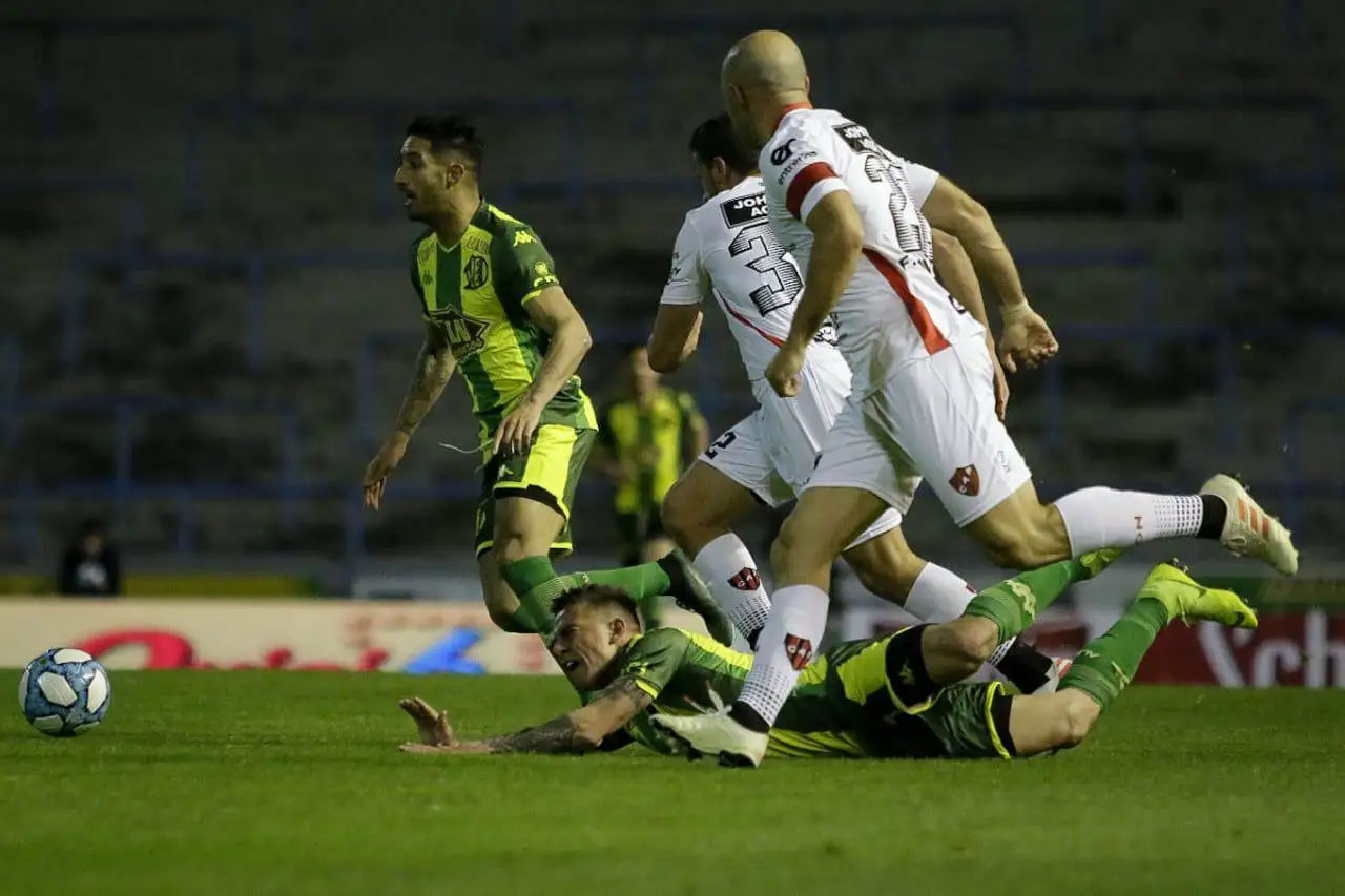 Aldosivi perdió dos puntos sobre el final ante Patronato