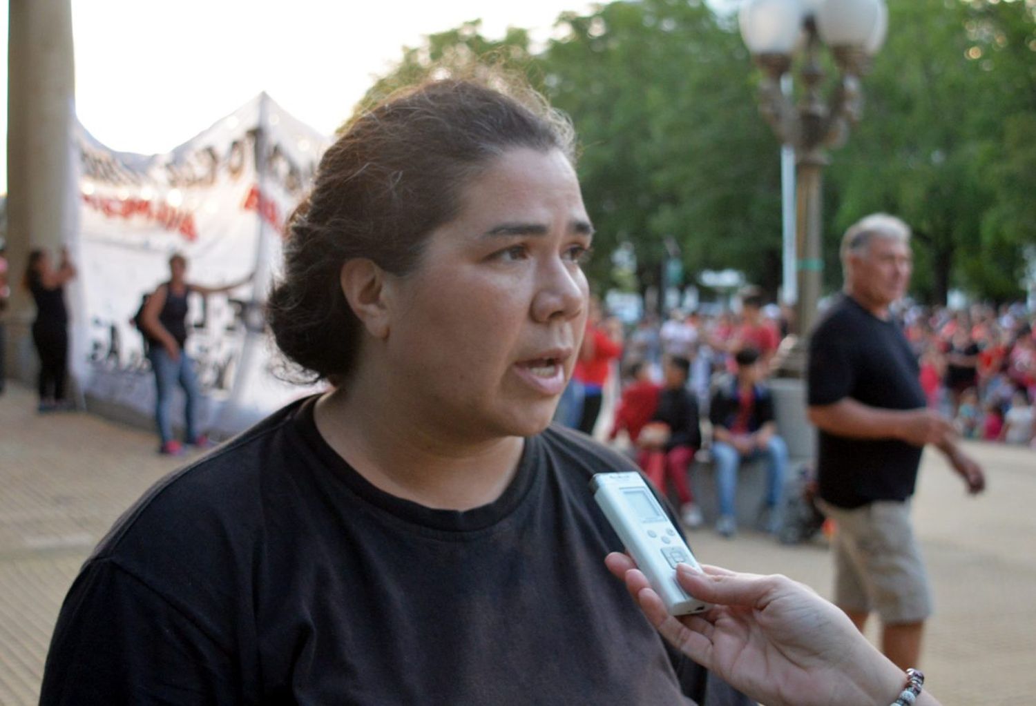 "No nos quieren dejar marchar"