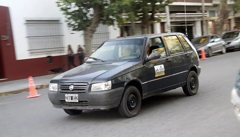 Buscan reducir la desigualdad entre las agencias de remís y los propietarios de los autos