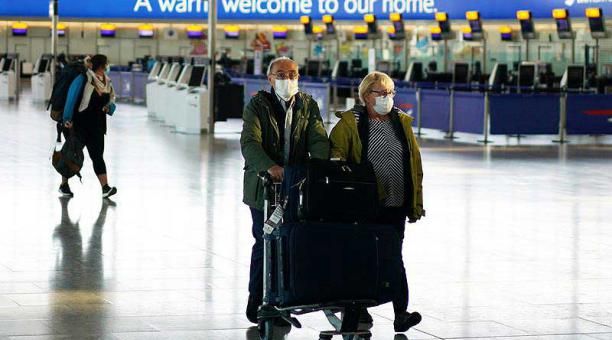EE.UU. levanta restricción de viajes al extranjero
