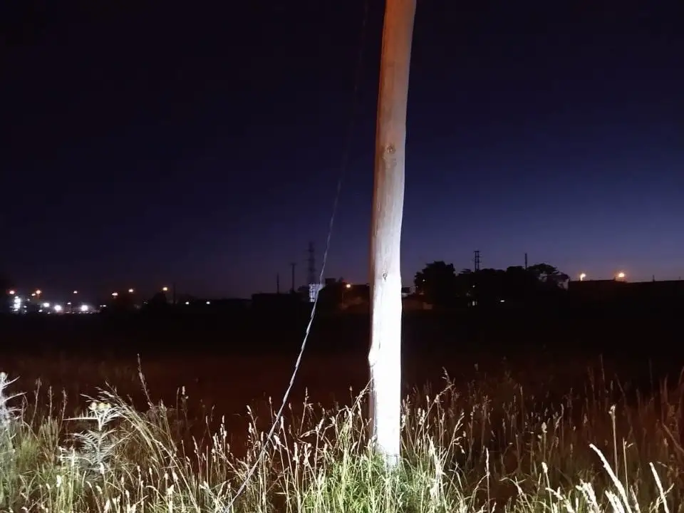 Robaron cables en Darragueira al 2600.
