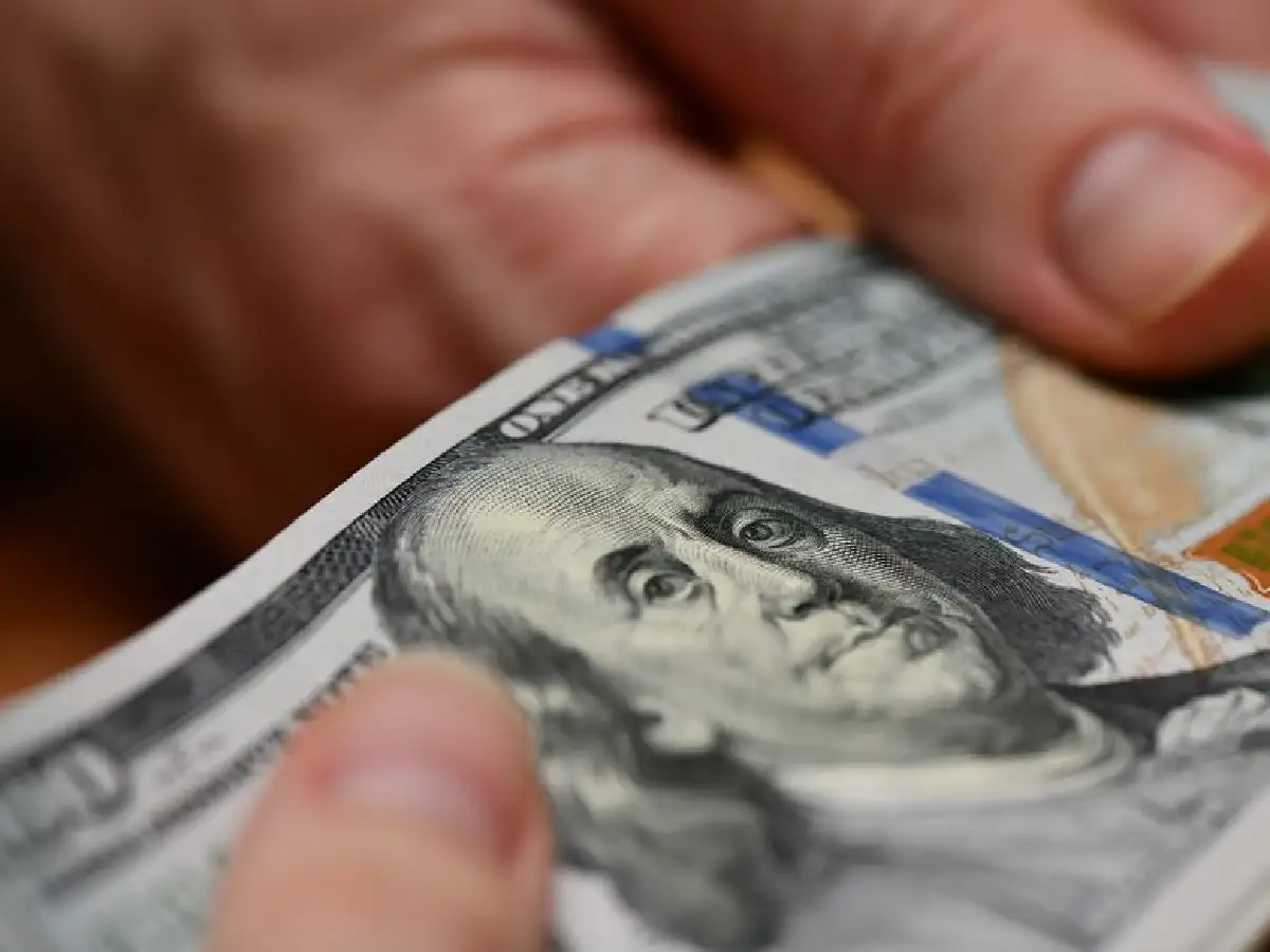 El dólar blue cerró a $197 y marcó un nuevo récord
