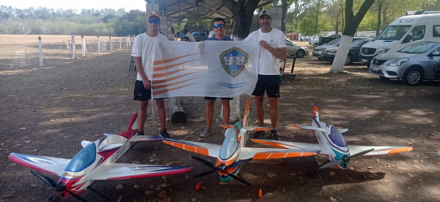 Tres competidores locales que representaron al Aeroclub San Francisco.