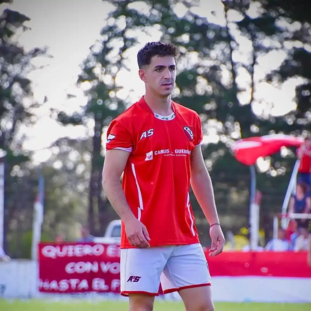 Facundo “Pollo” Franceschetti se suma esta temporada a Echegoyen tras su paso por el fútbol necochense, siendo goleador con Independiente de Lobería (GENTILEZA ECOS DIARIOS DE NECOCHEA)