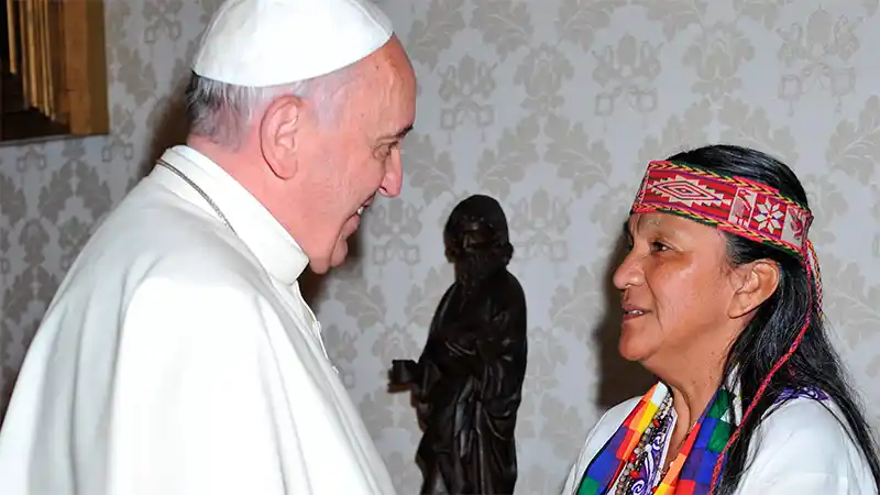El Papa Francisco le mandó un rosario bendecido a Milagro Sala
