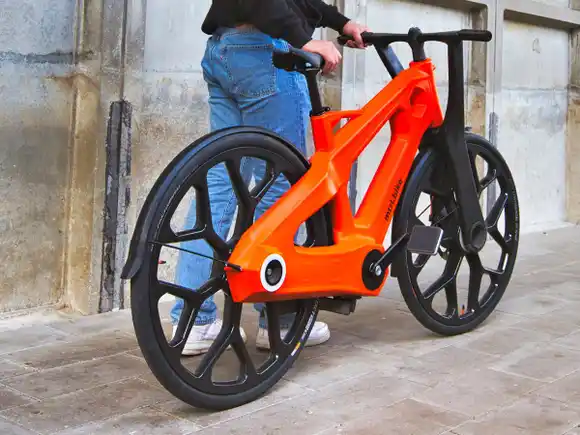 Bicicleta hecha con plástico reciclado