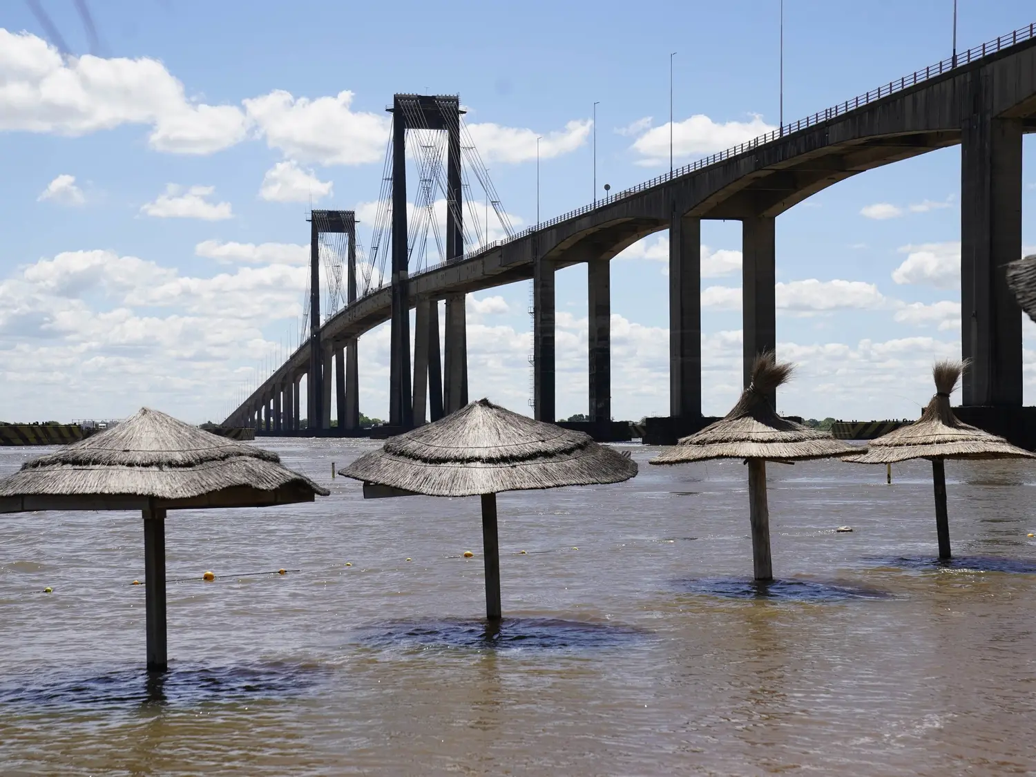 Alerta en el Litoral por la crecida del río Paraná y el aumento de evacuados