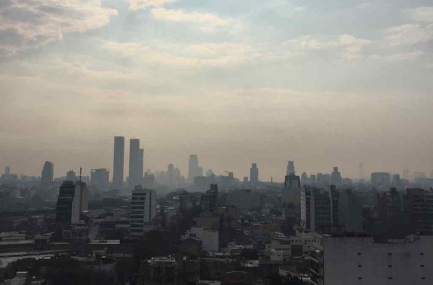 El humo por los incendios en las islas llegó a Buenos Aires