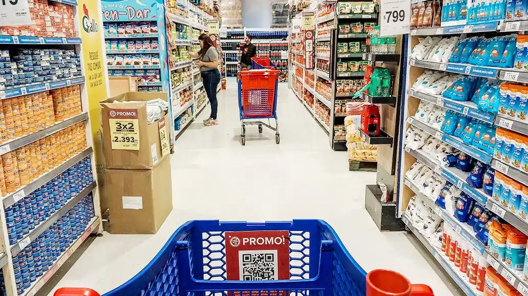 El consumo cayó 2,8% interanual y cortó una racha de recuperación