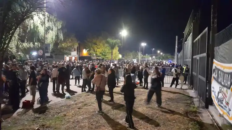 Así se preparan los fanáticos de La Renga para la gran inauguración del Espacio Astra
