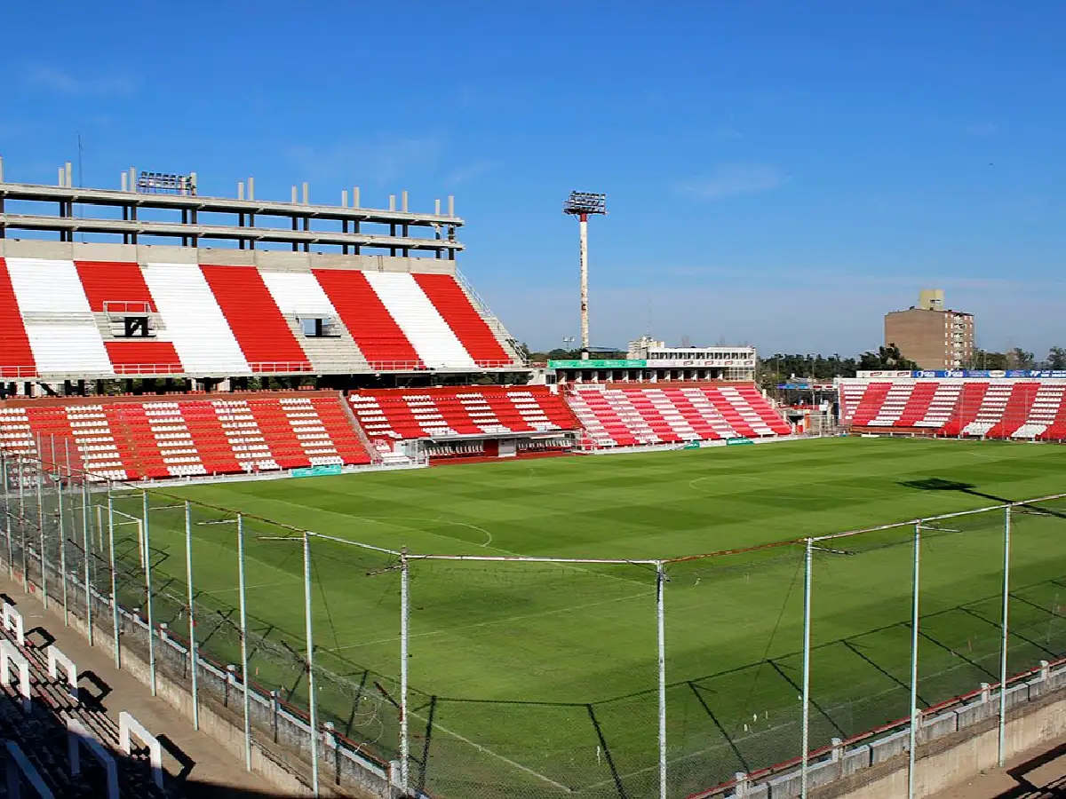 El duelo con Gimnasia se jugaría en Santa Fe