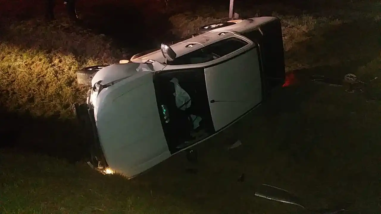 Una familia volcó en Cerro Leones, tres menores resultaron heridos y uno debió ser trasladado a Mar del Plata