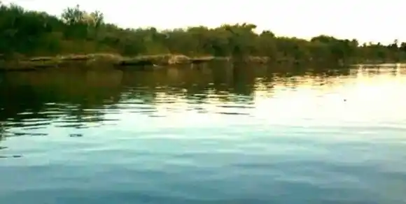 Horas de mucha angustia: buscan desesperadamente a un adolescente desaparecido en aguas del río Salado