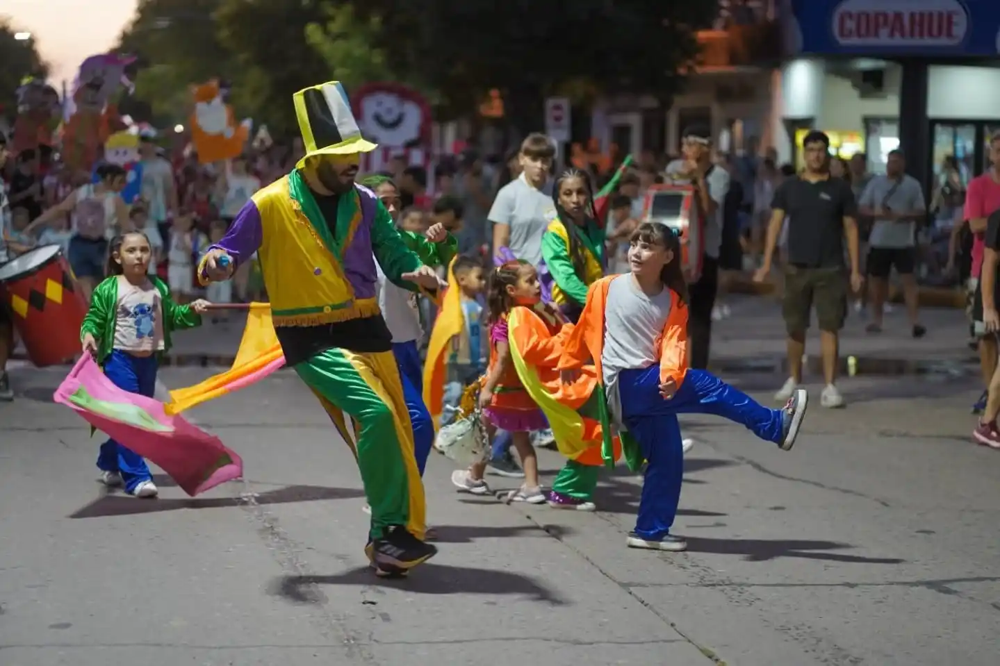 Vecinos de todas las edades participaron del carnaval.