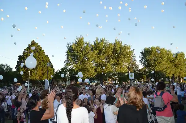 Una multitud gritó: ¡Con Los Gurises NO! en la marcha de los globos blancos