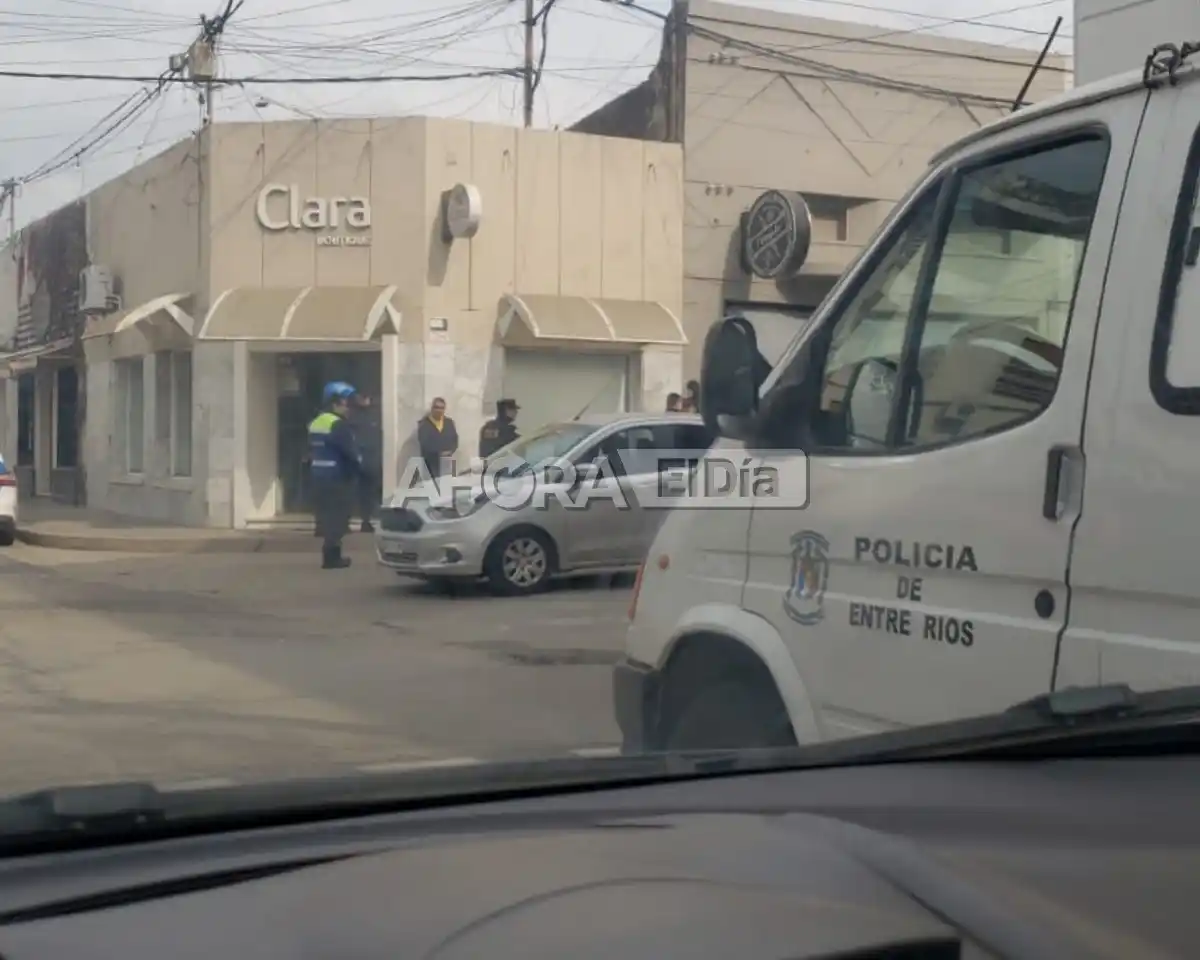 Ahora: amplio operativo policial en plena 25 de mayo