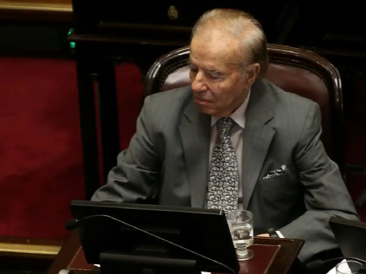 Carlos Menem fue internado e hisopado por coronavirus