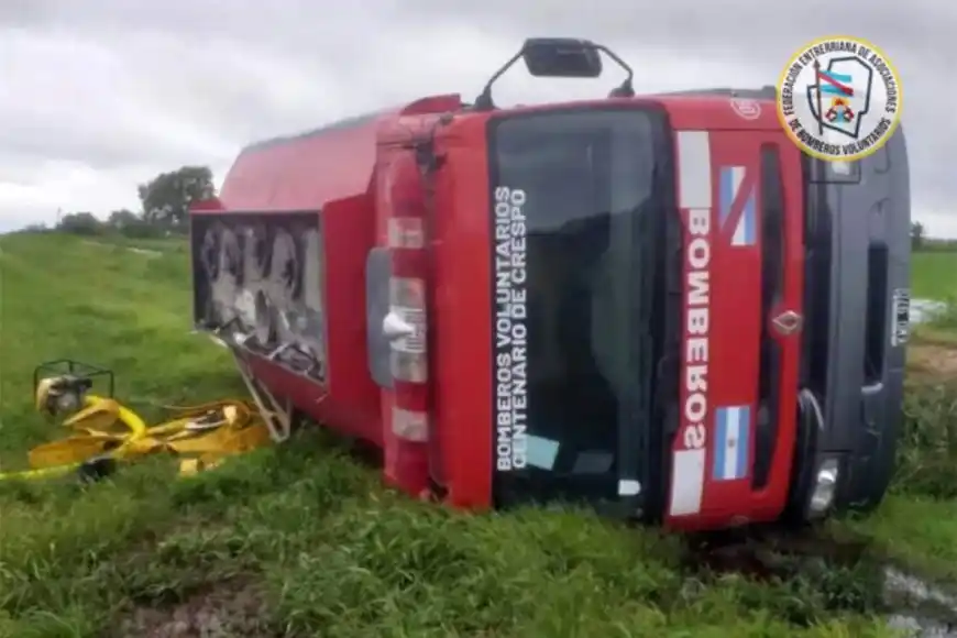 Una autobomba sufrió un accidente en medio del temporal