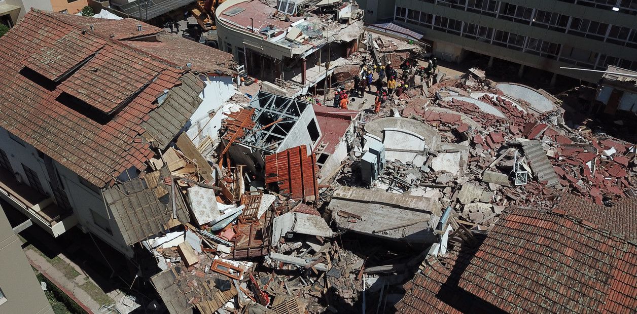 Había dos obras independientes que estaban realizándose de manera simultánea.