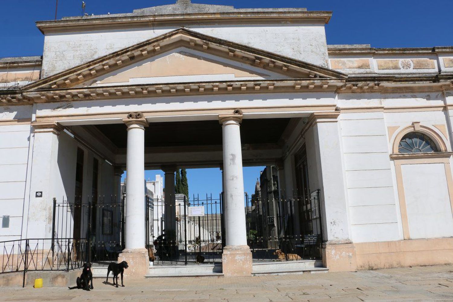 El municipio inauguró un nuevo punto de cobro de impuestos: está ubicado en el Cementerio