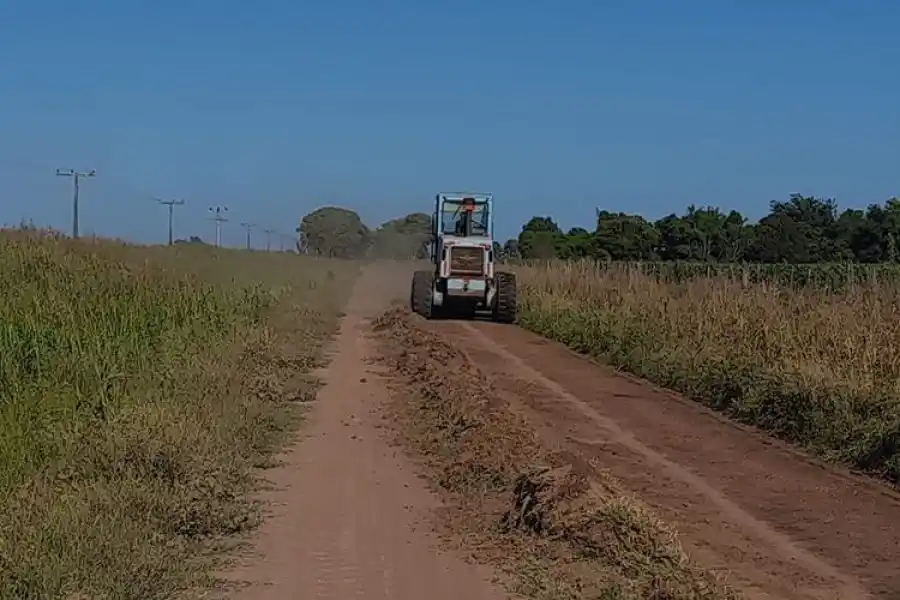 Recuperan caminos rurales en la zona suroeste de Grütly
