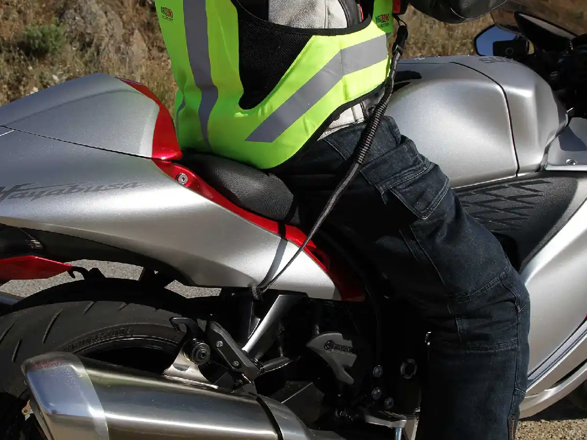 ¿Airbags para motociclistas?