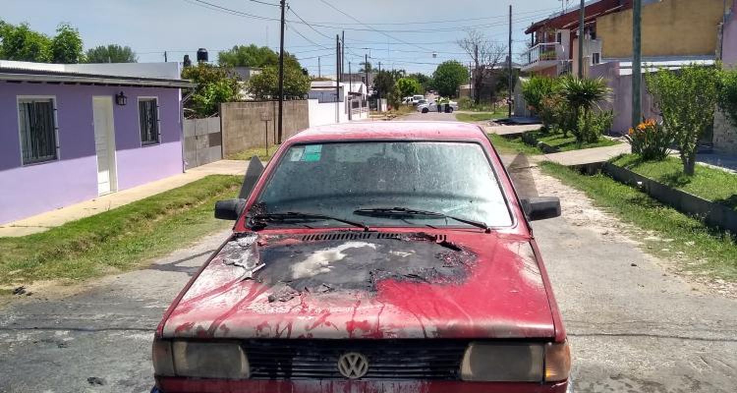 Se incendió un auto en el que circulaba una mujer con su bebé