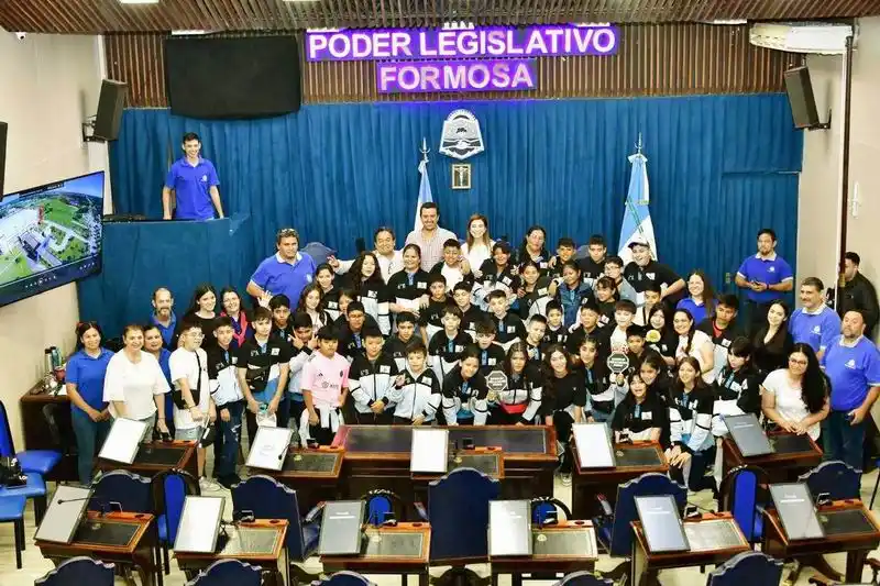 Alumnos de Estanislao del Campo visitaron la
capital y fueron recibidos por el vicegobernador Solís