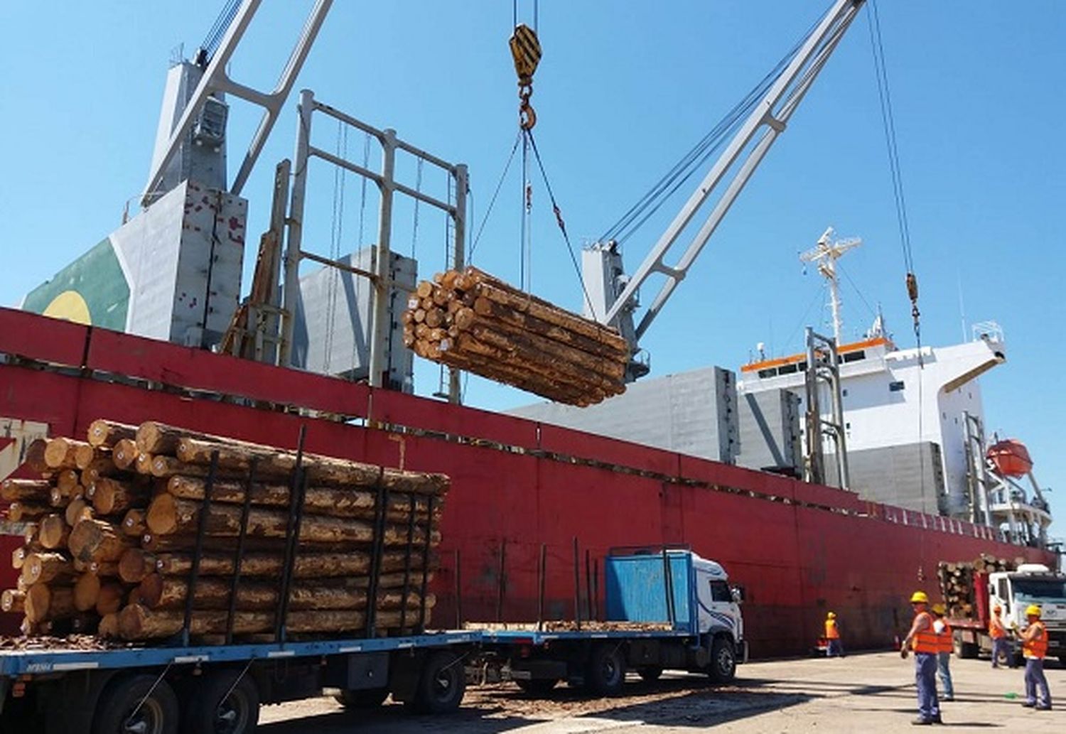 Con embarques a China, Entre Ríos retoma la exportación de madera