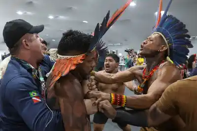 Brasil: manifestantes indígenas se enfrentaron a la seguridad durante la cumbre CO30