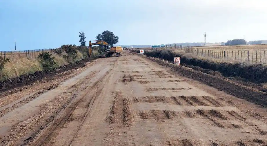 Trabajos de mantenimiento en el camino a Arenas Verdes