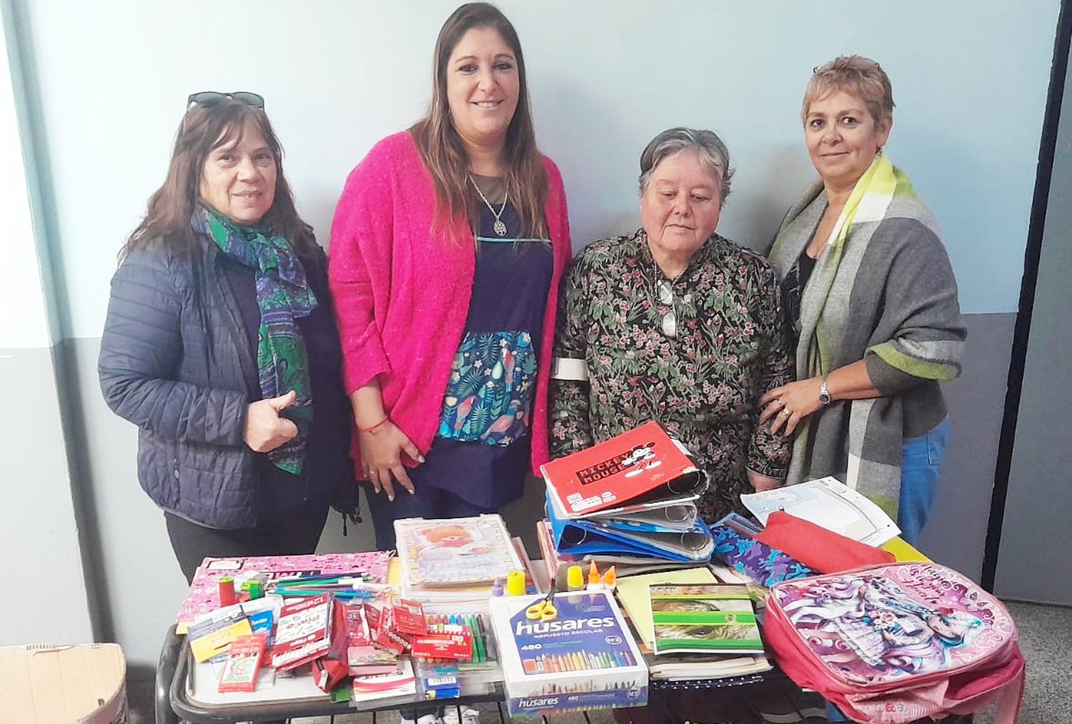 Algunos. De los útiles donados en la reciente mateada