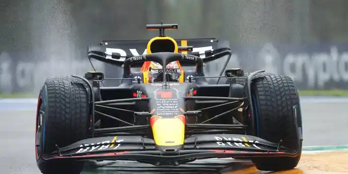 Verstappen se quedó con la pole. Hoy a las 11.30 se correrá la  primera carrera sprint del año